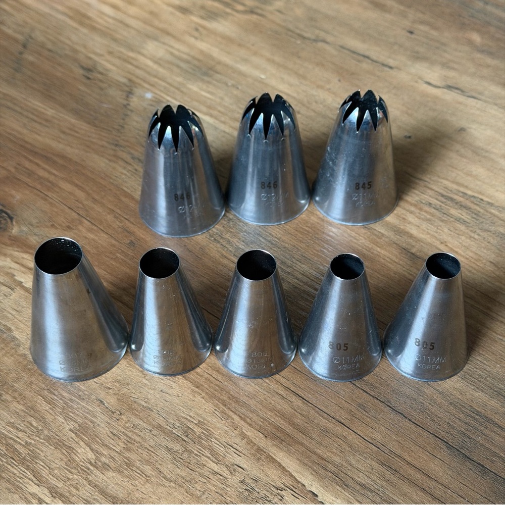 Assorted Stainless Steel Piping Tips - Metal Frosting Nozzles